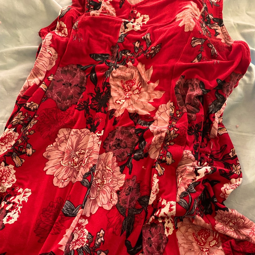 This beautiful red floral tank dress needs more love than it gets here!❤️